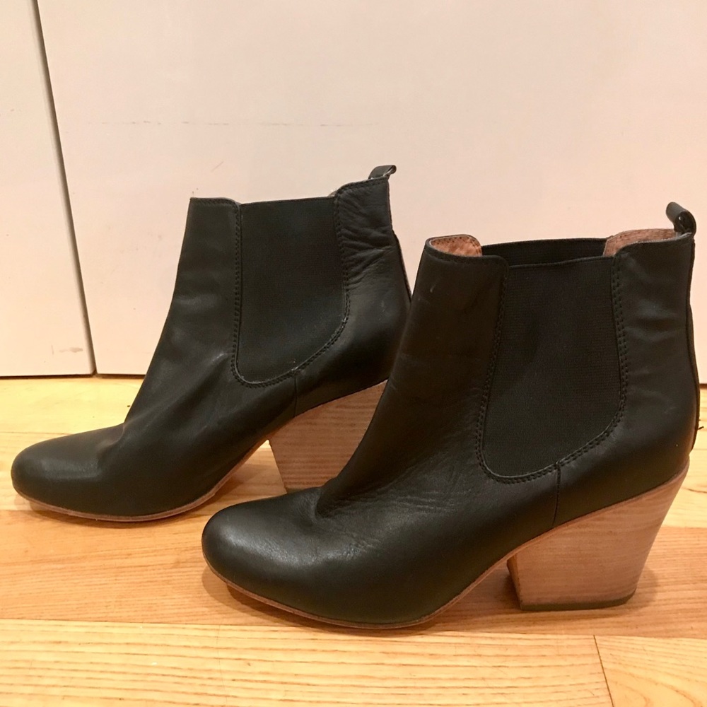 Black leather ankle boots size 10, great condition
